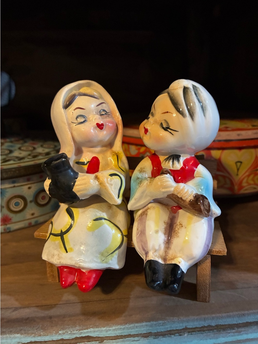 Vtg Kissing Arabian Couple S&P  Shakers